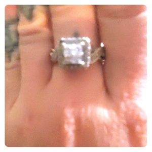 14 k white gold real diamond ring